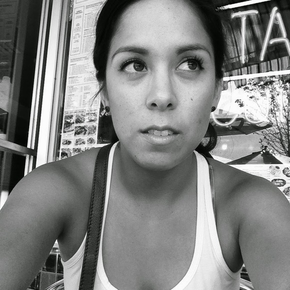 Meet your Posher, Adora - Picture 2 of 5